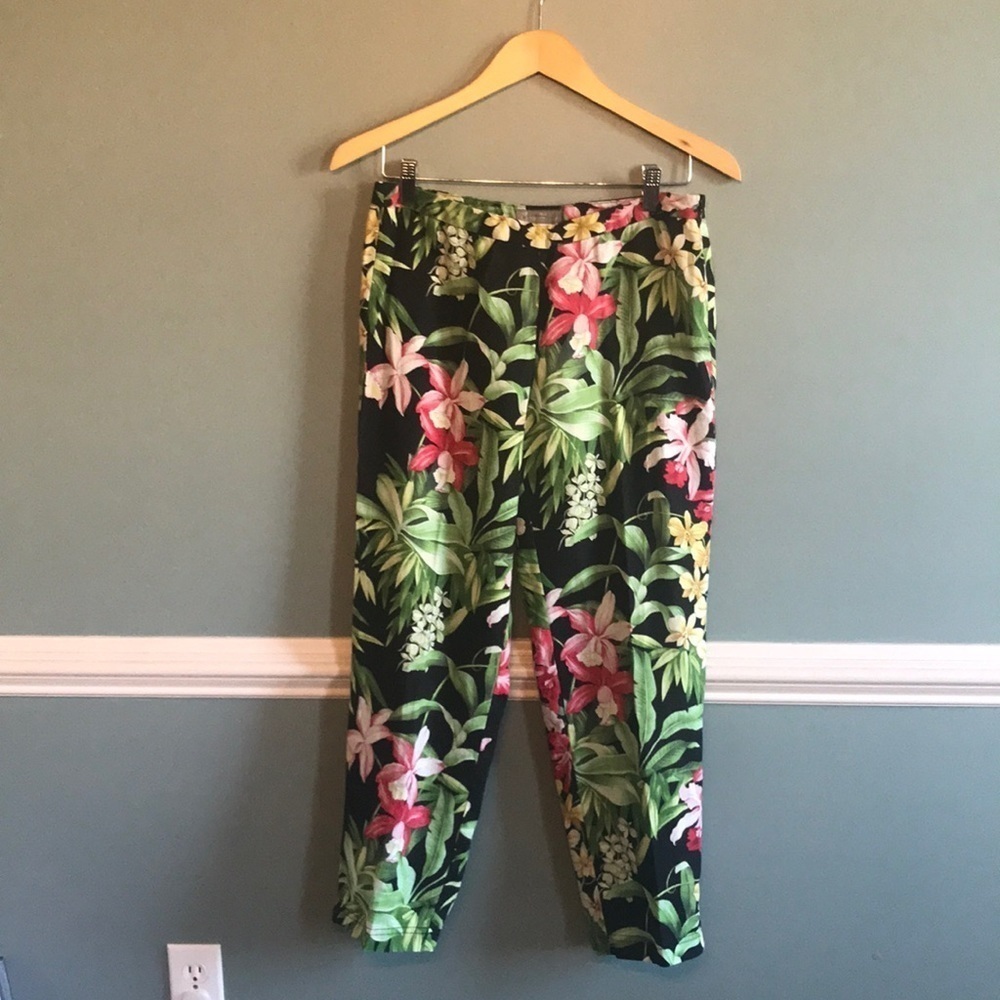Tommy Bahama Black Floral Women's Cropped Pants